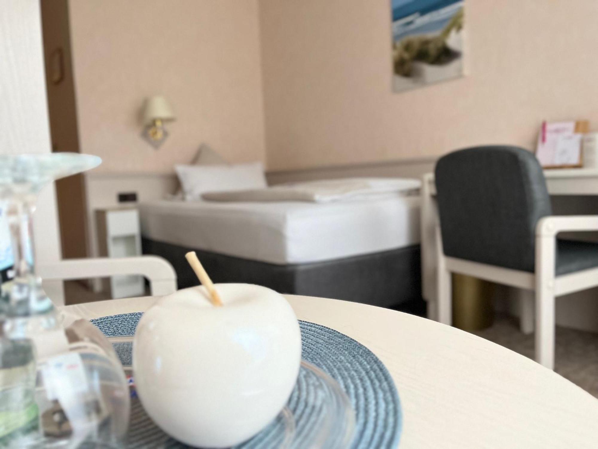 Hotel Zum Rosenteich Bad Zwischenahn Εξωτερικό φωτογραφία
